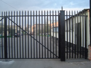 Сварные заборы с бетонированием столбов 12 метров фото в Куровском